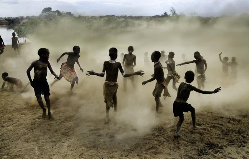 http://titikfokuskamera.com/wp-content/uploads/2015/08/background-mccurry.jpg