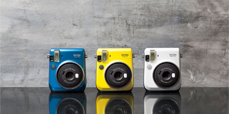 Fujifilm Instax Mini 70, Kamera Instan Untuk Pecinta Selfie