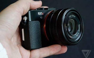 Sony RX1R II Kamera Full Frame Beresolusi 42 Megapiksel dengan Ukuran Yang Kecil